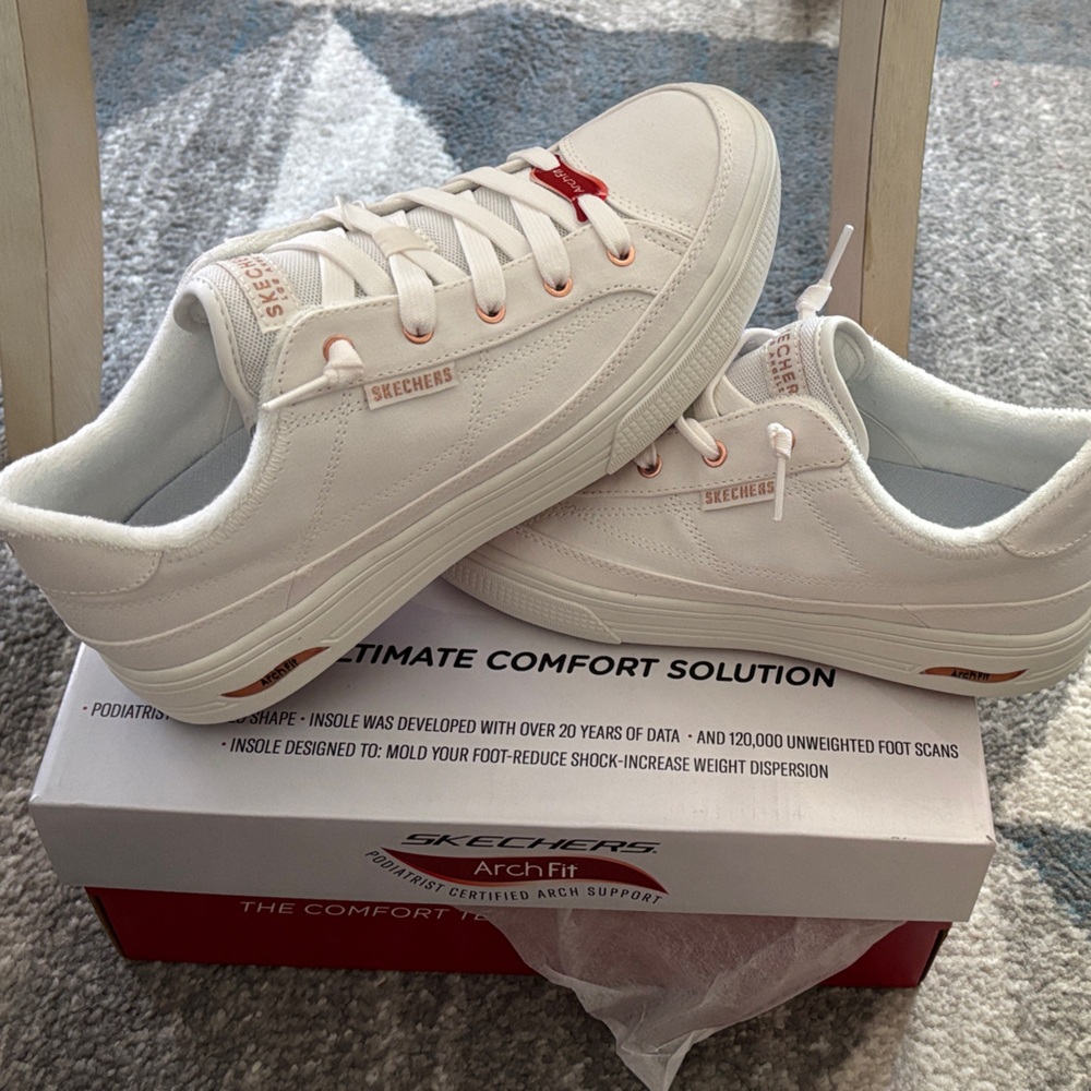 Skechers White and Red Women's Sneakers